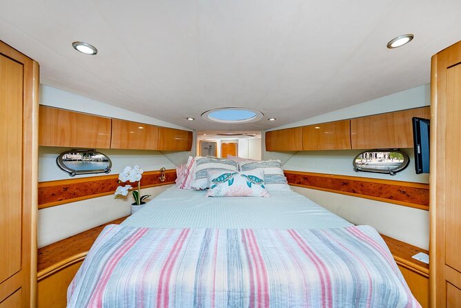 Miami 2 Hours Private Yacht Tour for 13 ppl on a 50 ft Yacht - What life aboard the yacht is like
