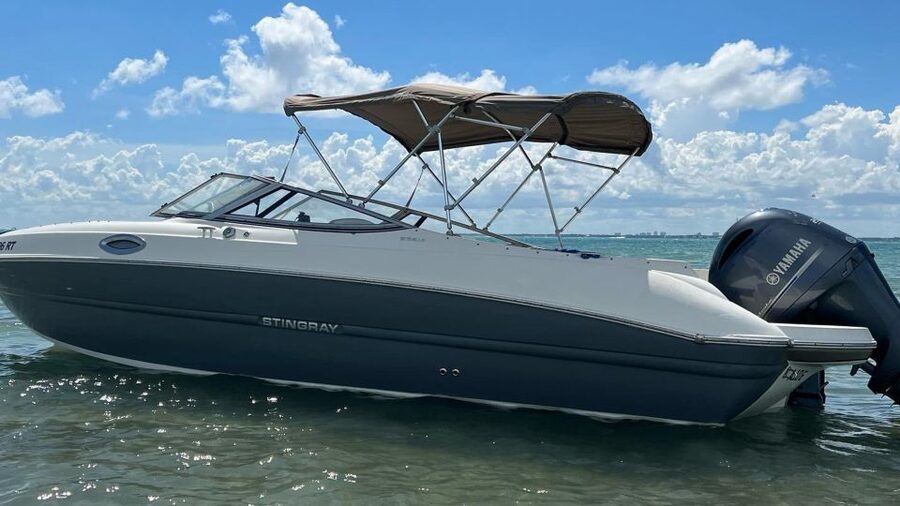 Miami: 24-Foot Private Boat for up to 8 People - Music, drinks, and the feel on board
