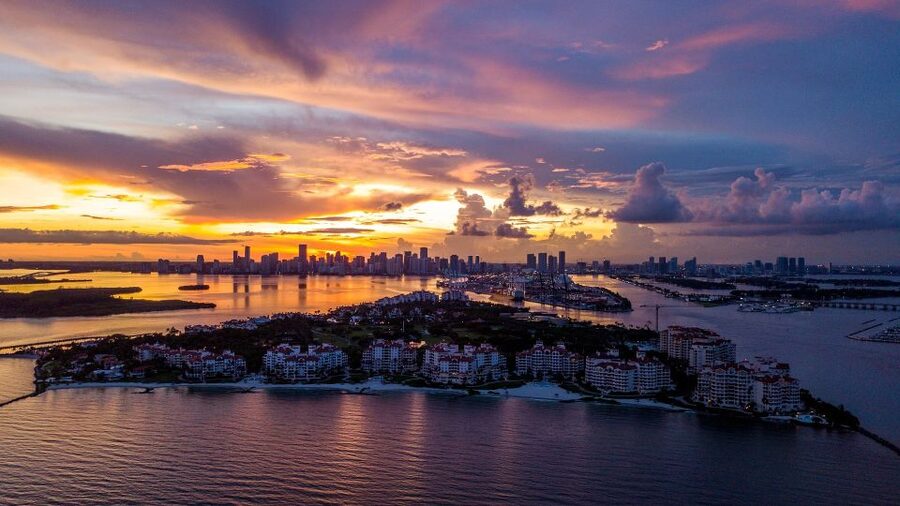 Miami: 30-Minute Private Helicopter Tour with Champagne - Coral Gables, Coconut Grove, and Downtown Miami