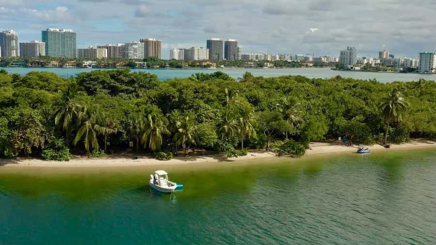 Miami: 4-Hour Island Hopping Boat Trip with Water Toys - Key points at a glance