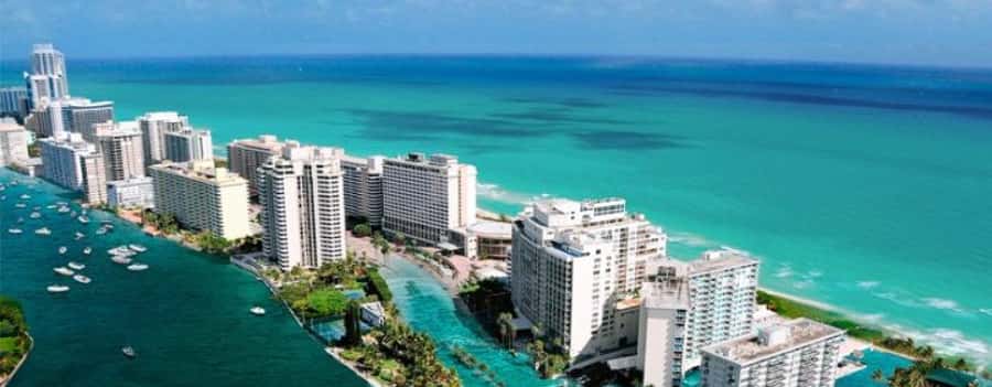 Miami 50-Minute Airplane Tour: Beaches, Islands & Downtown - Millionaire islands and the Miami skyline