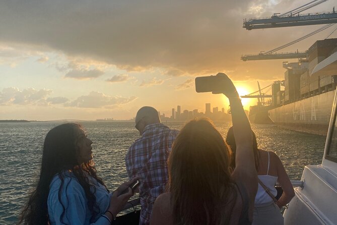 Miami 75 Min Boat Tour Biscayne Bay and Celebrity Homes Island - Star Island and the celebrity-home circuit