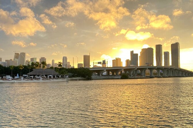 Miami and Bayside 90 min Cruise of Celebrity Islands - The Venetian Islands and Star Island