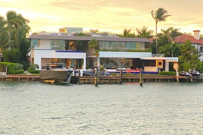Miami and Bayside 90 min Cruise of Celebrity Islands - Miami Beach Marina and South Pointe Park
