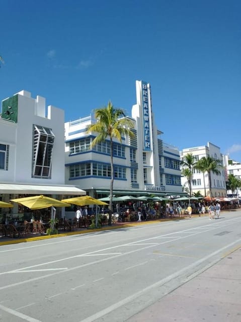Miami : Art Deco & South Beach Walking Tour with a Guide - The Versace Mansion and Miami’s glamorous side