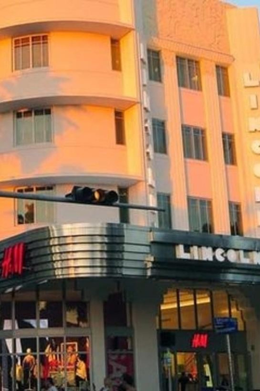 Miami : Art Deco & South Beach Walking Tour with a Guide - Guides, languages, and the human touch