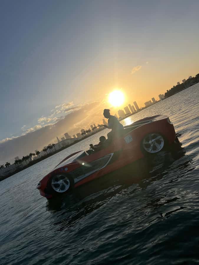 Miami Beach: 1 Hour Jetcar Rentals & 30min Celeb Boat Tour - Why the Miami skyline matters from the water