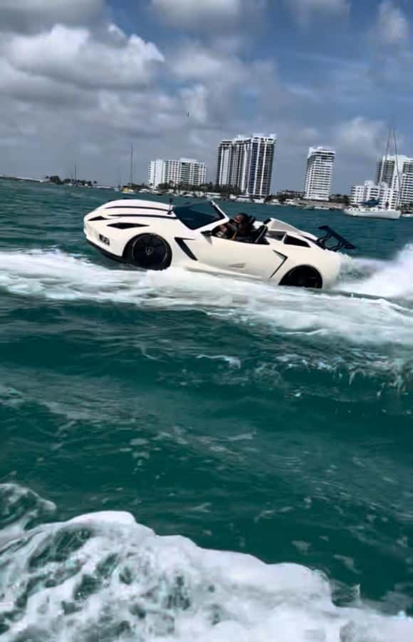 Miami Beach: 1 Hour Jetcar Rentals & 30min Celeb Boat Tour - Expect to get wet