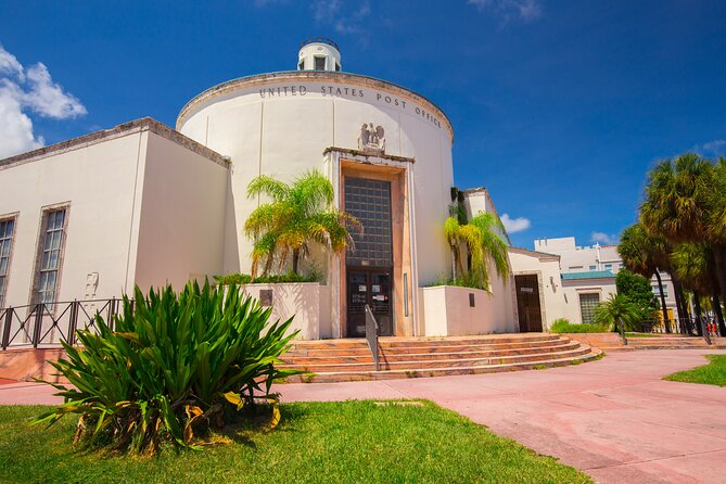 Miami Beach Art Deco & History Bike Tour with Design Enthusiast - Damien’s guiding style and what you will learn