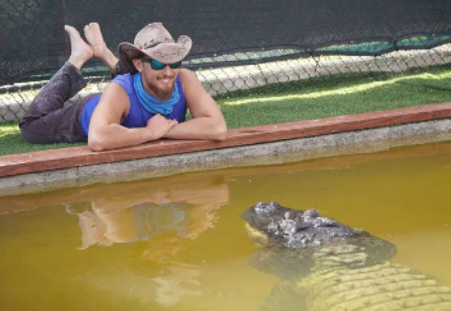 Miami Beach: Everglades Airboat Tours and Rides - Looking for alligators, turtles, deer, and birds