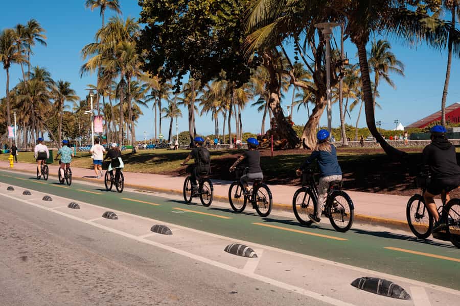 Miami Beach: Guided Bike Tour with Food Tasting (Adults) - South Pointe Pier in every season