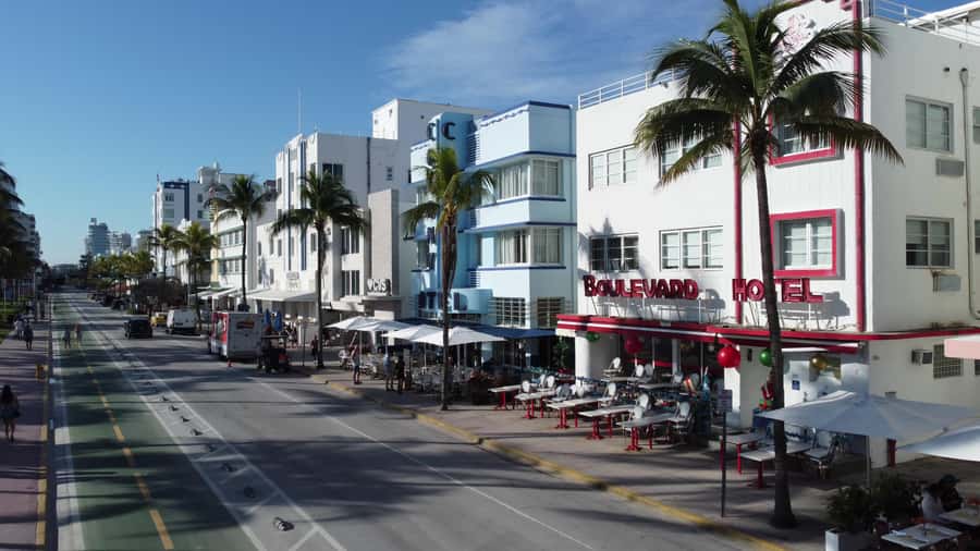 Miami Beach: Guided Bike Tour with Food Tasting (Adults) - The final regional bite and Key lime pie