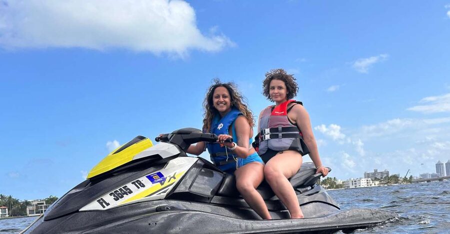 Miami Beach: Jet Skis and Boat Ride - Reaching the platform in the middle of the bay