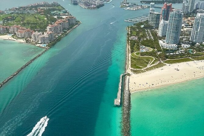 Miami Beach: Luxury Plane Tour with Free Champagne - The Cessna 172 and the private cabin