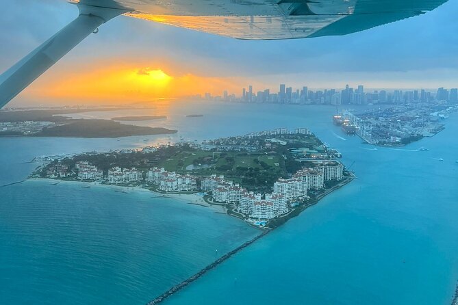 Miami Beach: Luxury Plane Tour with Free Champagne - What the pilot adds to the experience