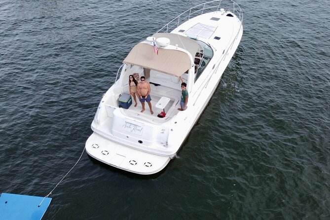 Miami Beach Luxury Yacht Adventure: Explore Stunning Coastline - Biscayne Bay views and Miami’s waterfront homes