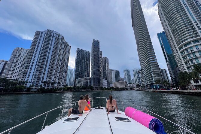 Miami Beach Luxury Yacht Adventure: Explore Stunning Coastline - The real price: $600 plus possible charges