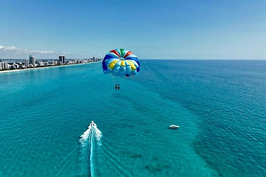 Miami Beach: Parasailing Boat Tour in South Beach - Key points at a glance