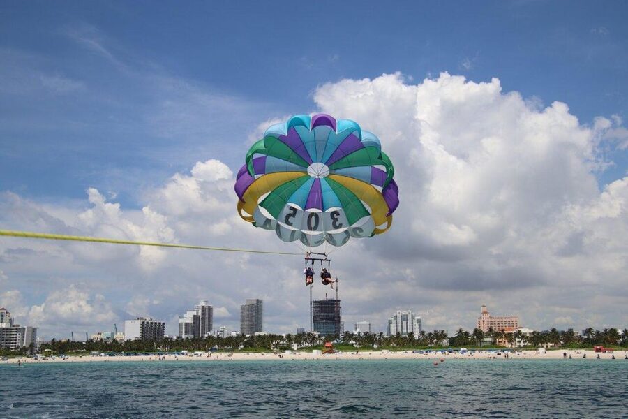 Miami Beach: Parasailing Boat Tour in South Beach - Photos, light, and the best time of day