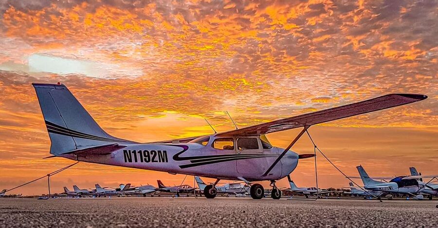 Miami Beach: Romantic Sunset Flight with Champagne - Fisher Island and South Pointe Park