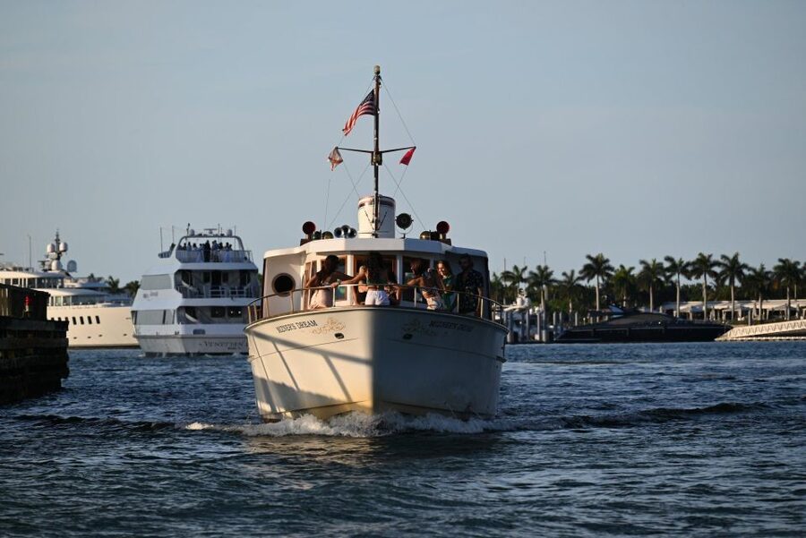 Miami Beach: Vizcaya Sunset Cruise Includes Food and Drink - Who should book this Vizcaya cruise