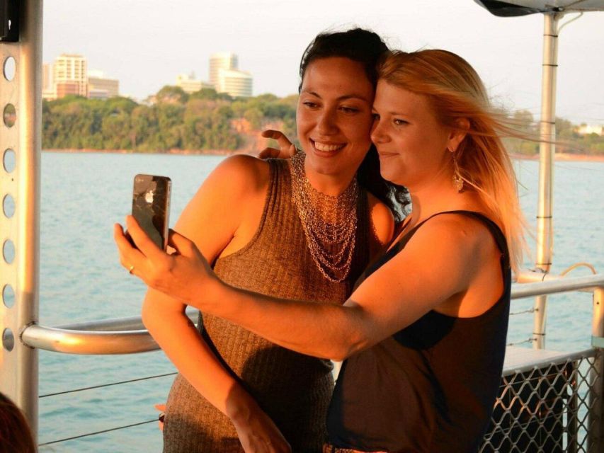 Miami Beach: Vizcaya Sunset Cruise Includes Food and Drink - Golden hour over Miami’s skyline