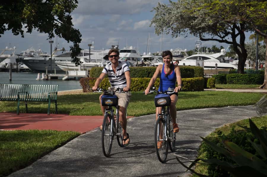 Miami: Bike Rental - Rolling through the Art Deco District