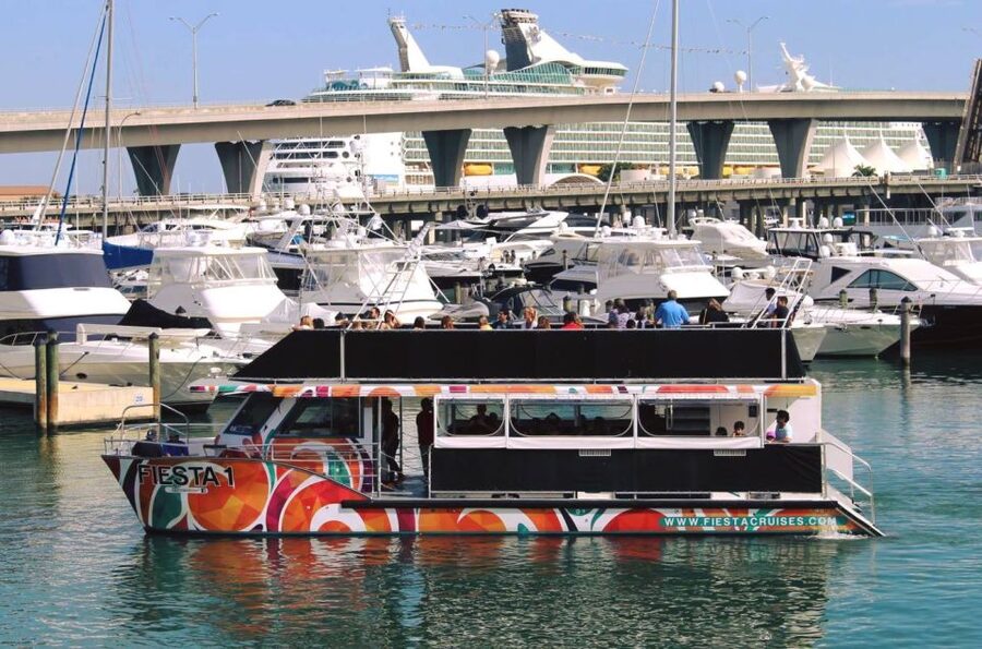 Miami: Biscayne Bay Celebrity Homes Sightseeing Cruise - Starting at Bayside Marketplace in Downtown Miami