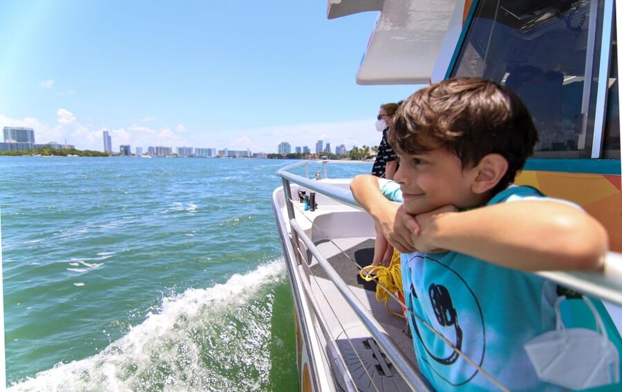Miami: Biscayne Bay Celebrity Homes Sightseeing Cruise - Palm, Star, and Hibiscus Islands