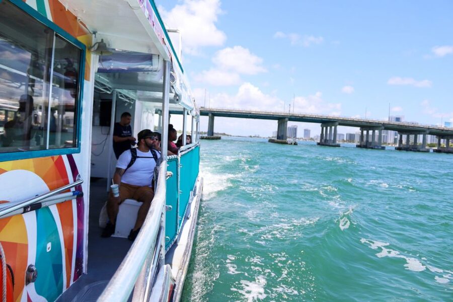 Miami: Biscayne Bay Celebrity Homes Sightseeing Cruise - Movie Locations Along the Water