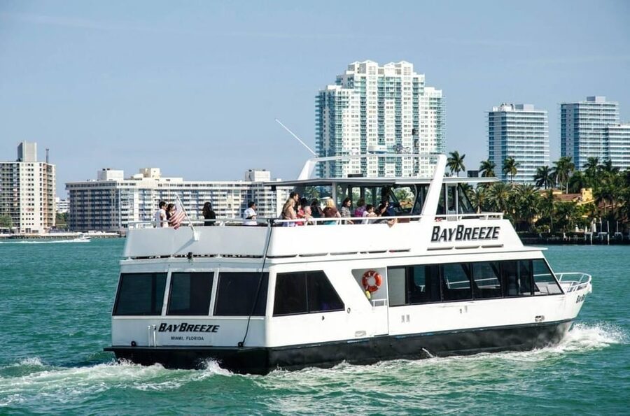 Miami: Biscayne Bay Millionaire's Homes Sightseeing Cruise - The Venetian Islands and Miami’s waterfront homes