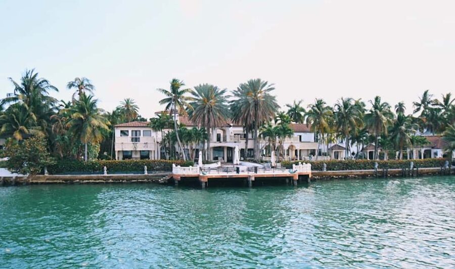 Miami: Biscayne Bay Millionaire's Homes Sightseeing Cruise - Timing, weather, and practical choices