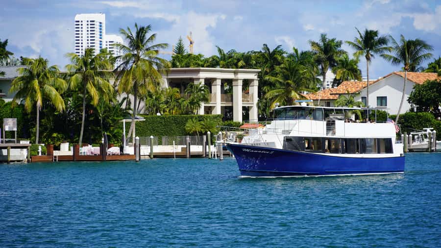 Miami: Biscayne Bay Millionaire's Row Boat Tour - Fisher Island, the Venetian Islands, and South Beach