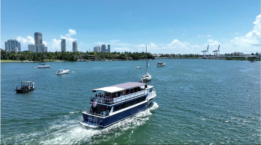 Miami: Biscayne Bay Millionaire's Row Boat Tour - How the guide shapes the experience