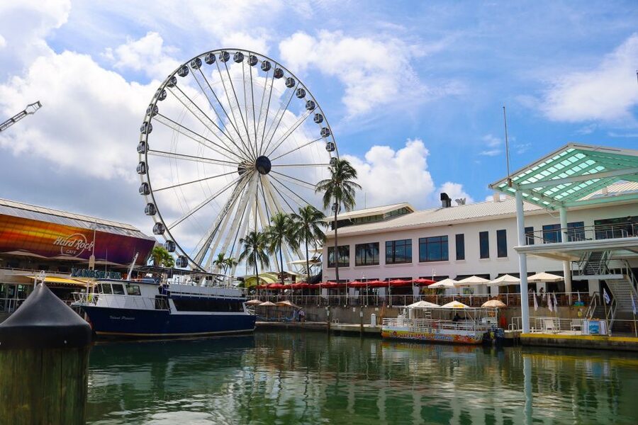 Miami Biscayne Bay: Sunset Boat Cruise & Millionaire Homes - Drinks, comfort, and the boat itself