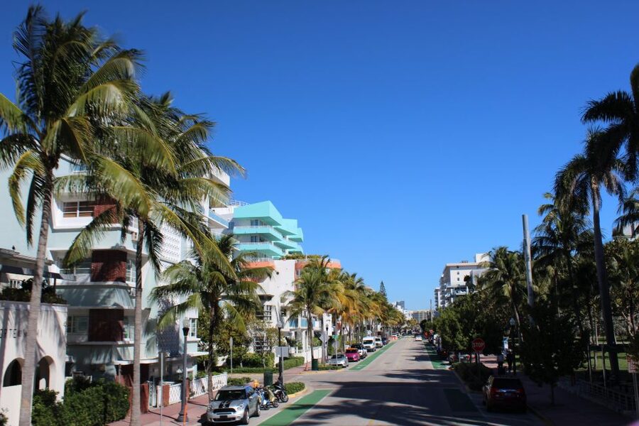 Miami : Bus, Boat & Walking Tour the Ultimate City Discovery - Little Havana’s coffee and cigar culture