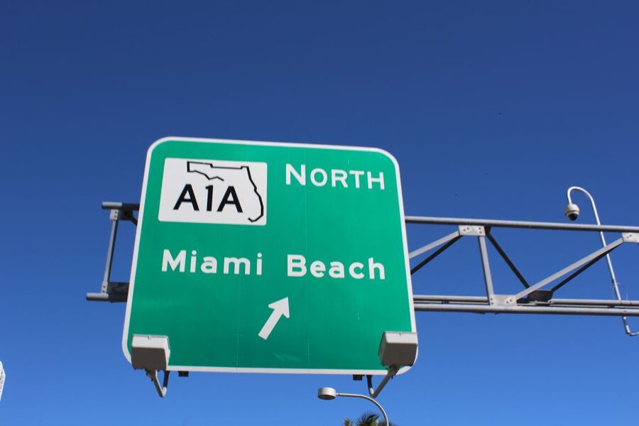 Miami : Bus, Boat & Walking Tour the Ultimate City Discovery - How the small minibus changes the day