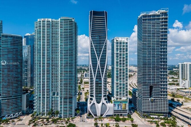 Miami City and Boat Tour Little Havana Included Plus FREE Bike Rental in SoBe - Lincoln Road Mall and the South Beach pause