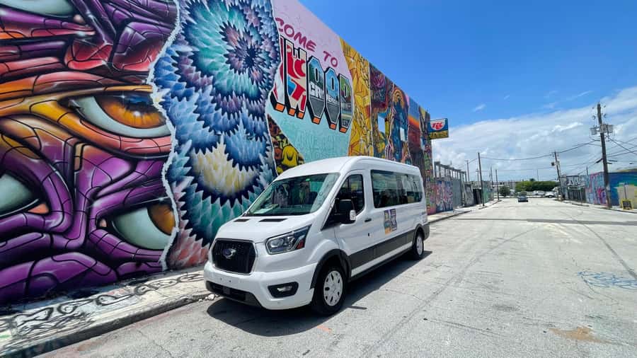Miami: City Sightseeing and millionaire row boat tour - Who will enjoy this Miami tour most