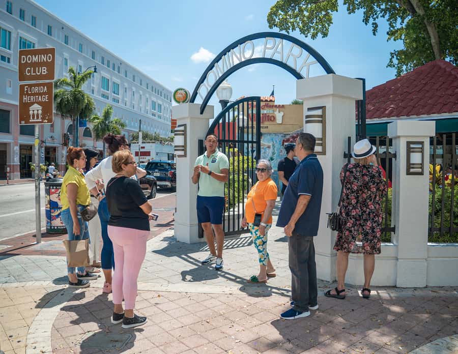 Miami: City Sightseeing and millionaire row boat tour - A fast introduction to Miami’s many faces
