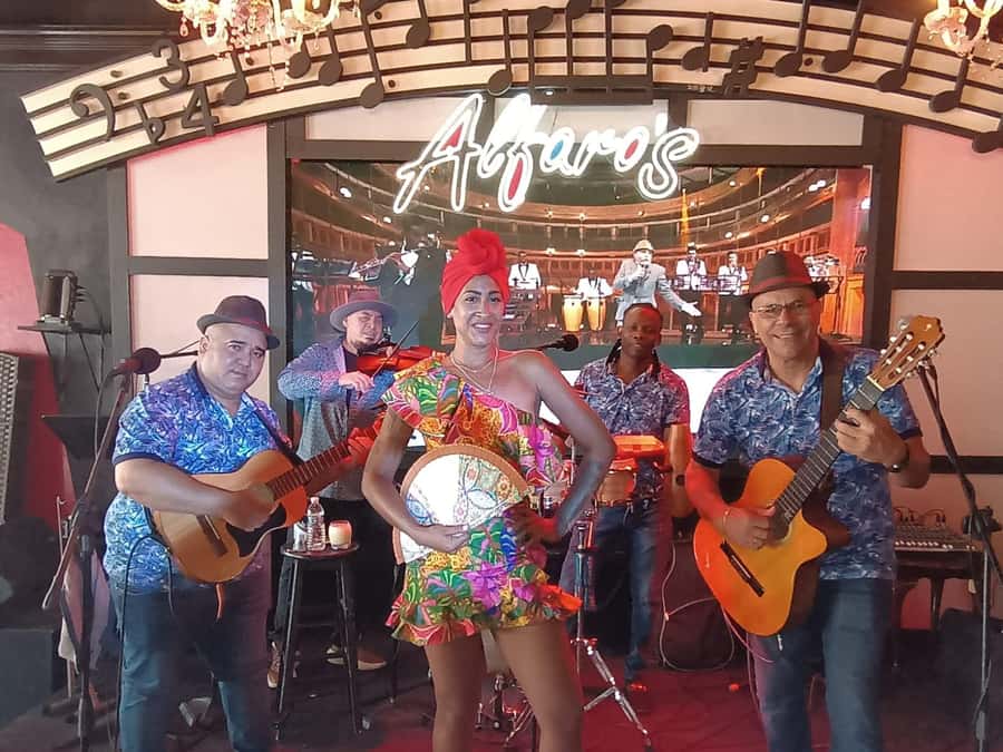 Miami: City Sightseeing and millionaire row boat tour - Bayside Marketplace and the Millionaire’s Row cruise
