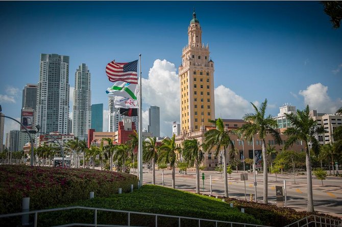 Miami City Tour and Biscayne Bay Cruise with Hotel Transportation - A Fast Introduction to Miami by Land and Sea