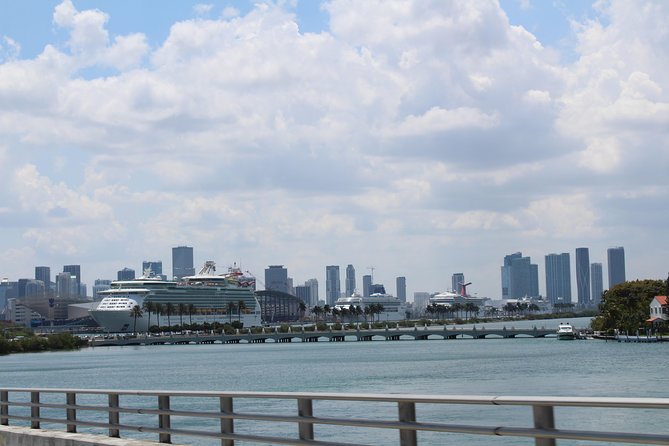 Miami City Tour - per guide, small group, includes pickup - What the small-group format feels like