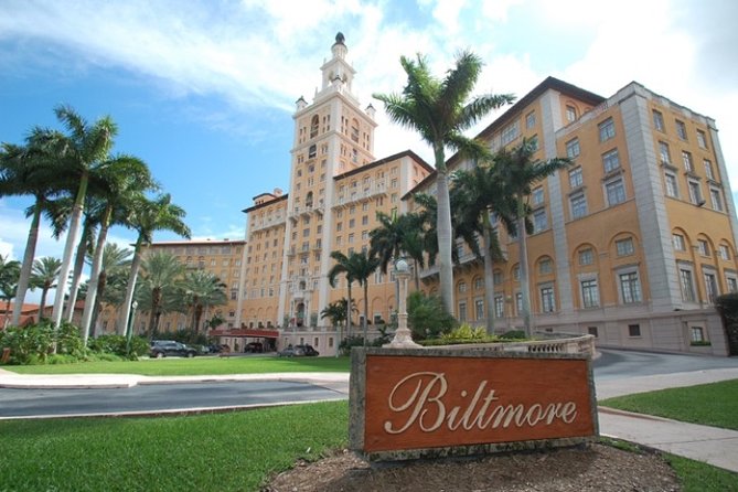 Miami Colors- City Tour with Round Trip Transportation Included - South Beach and the Art Deco buildings