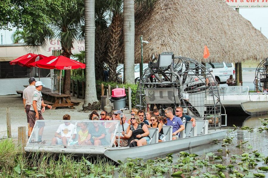 Miami: Everglades National Park Airboat Tour & Wildlife Show - The alligator show after the ride