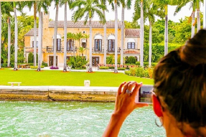 Miami Express Private Boat a 1- Hour Luxury Experience - Millionaire’s Row from the bay
