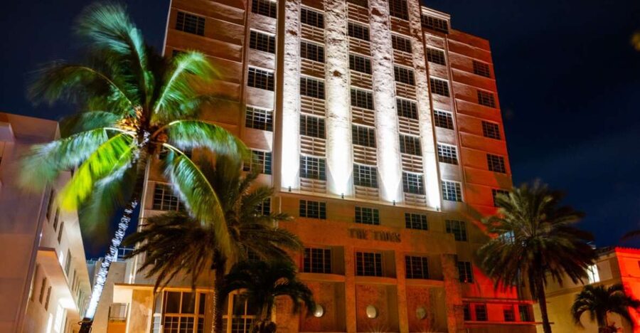 Miami: Ghosts, Boos and Booze Haunted Pub Crawl - Miami’s ghost stories begin on Ocean Drive