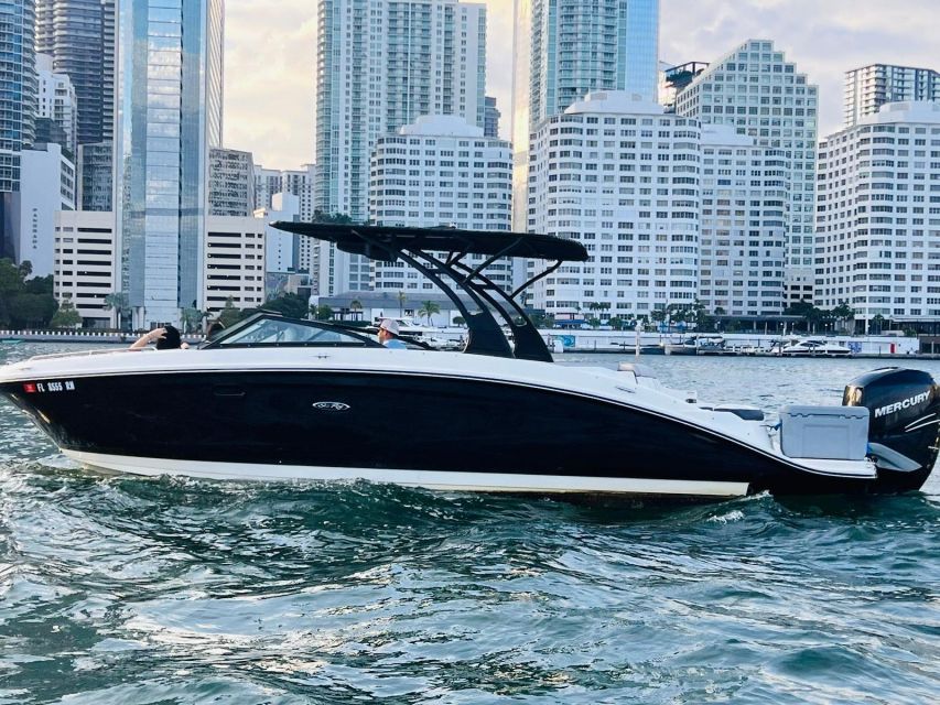 Miami: Guided Boat Tour with Champagne - Star Island mansions and the Fisher Island view