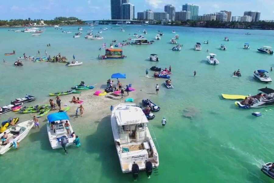 Miami: Guided Boat Tour with Champagne - Captains who shape the experience