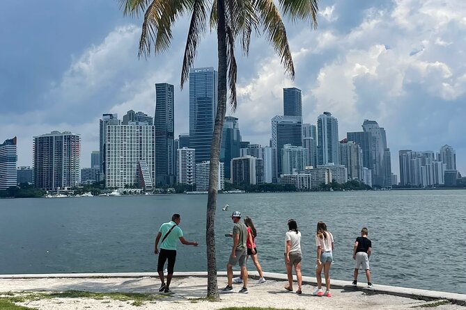 Miami in 3.5 Hours: Sightseeing, Traditions & Photography Tour - Little Havana and the heart of Calle Ocho